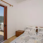 Bay View Apartment *